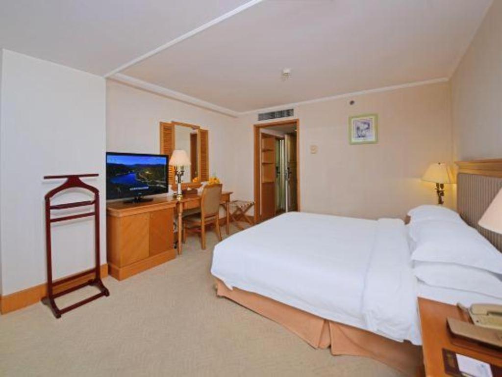 Golden Sea View Hotel Haikou ไหโขว่ ภายนอก รูปภาพ